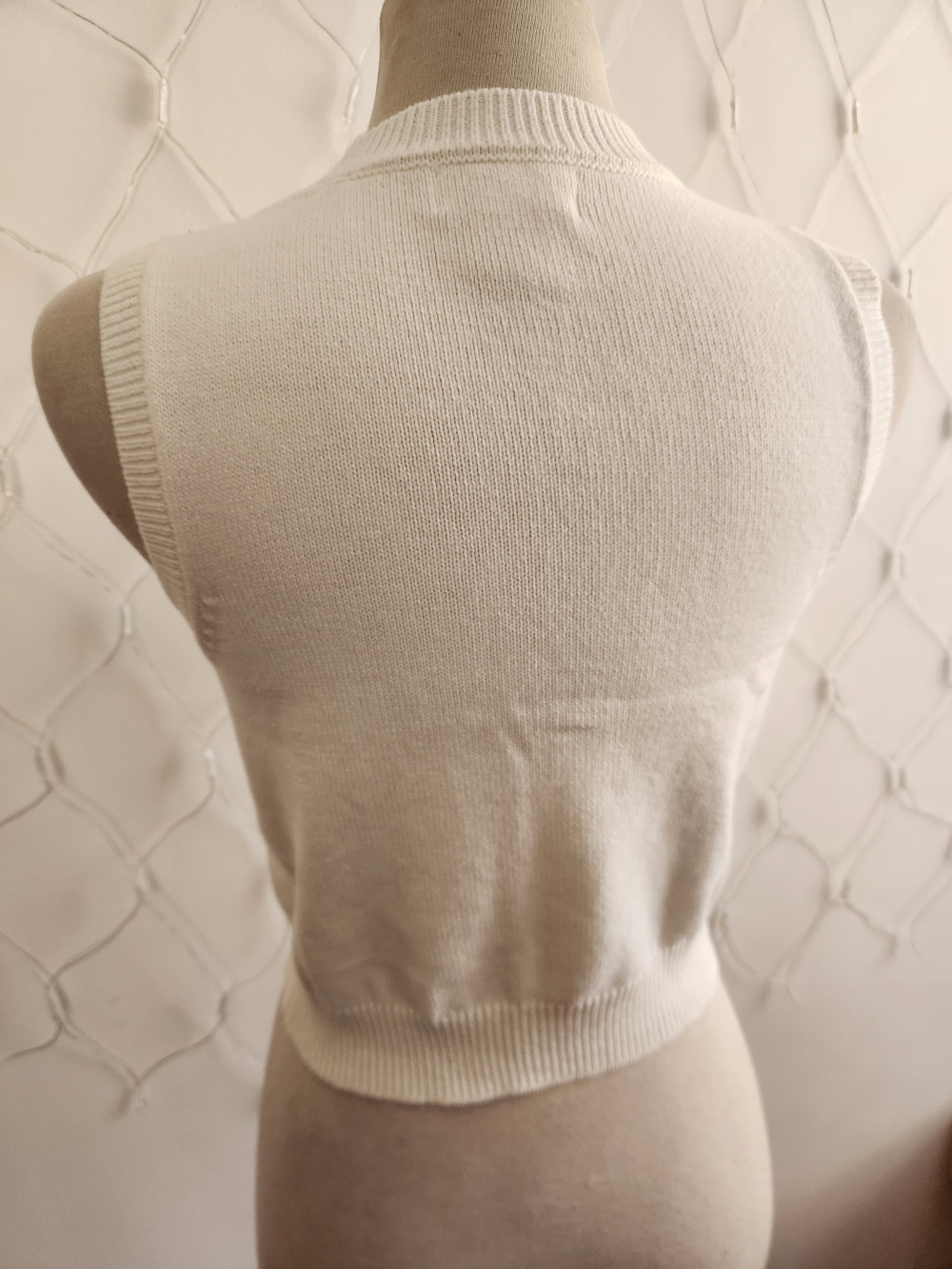 Jessica Simpson White Sleeveless Sweater Vest • Runs Small • Tagged Medium - Picture 3 of 7